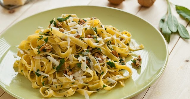 Volkoren pasta met prei, walnoten & citroen